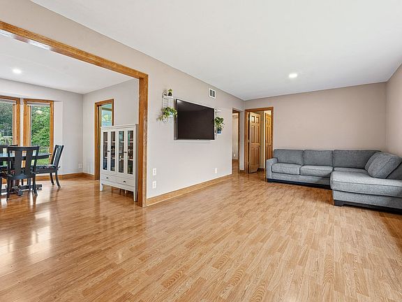 4th image of 3813 McCabe Ave