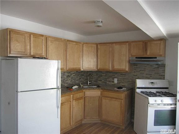 4th image of 5 Greenwich Ave APT C