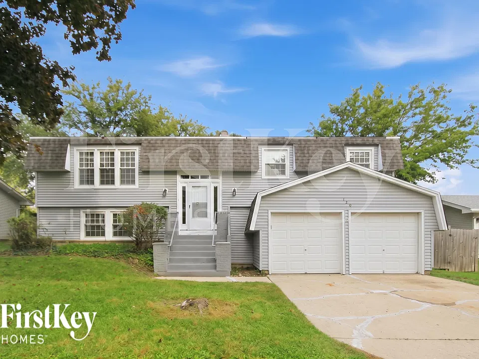 120 S Lancaster Dr