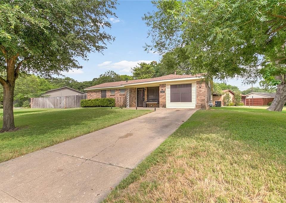 1st image of 121 Myrtle Ct