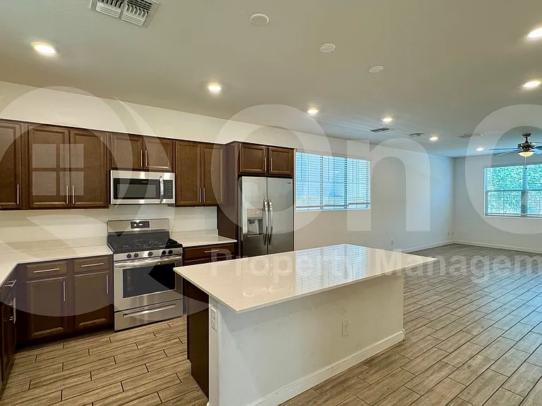 1068 E Sabino Dr — Photo 35