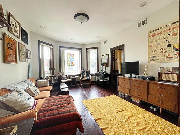 5th image of 2449 N Avers Ave Unit 3