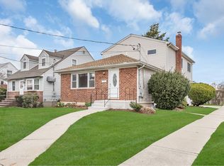 1595 Oswego St, East Meadow, NY 11554