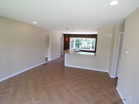 4th image of 50 Westview St