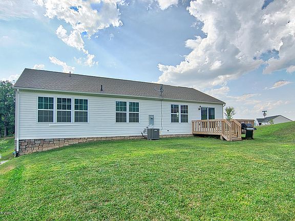 5th image of 310 Robin Hood Dr