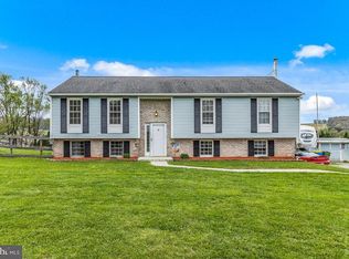 2261 Garrett Rd, Hanover, PA 17331