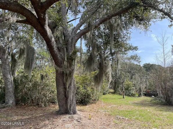 50 Ball Park Rd, Saint Helena Island, SC 29920