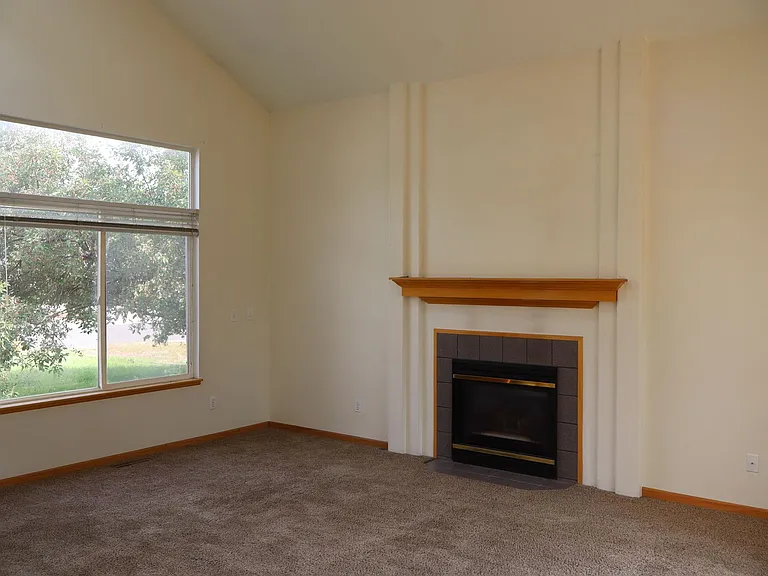 625 Brewer Dr — Photo 3
