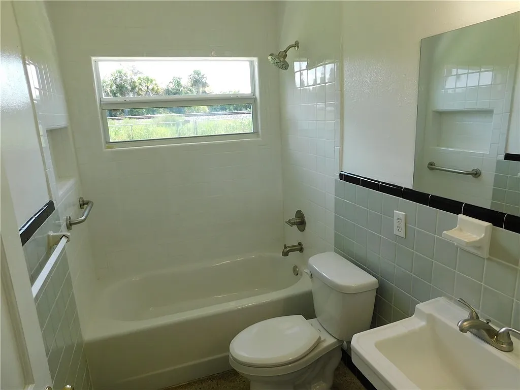 2 bed, 726 sqft, $1,900 — Photo 4