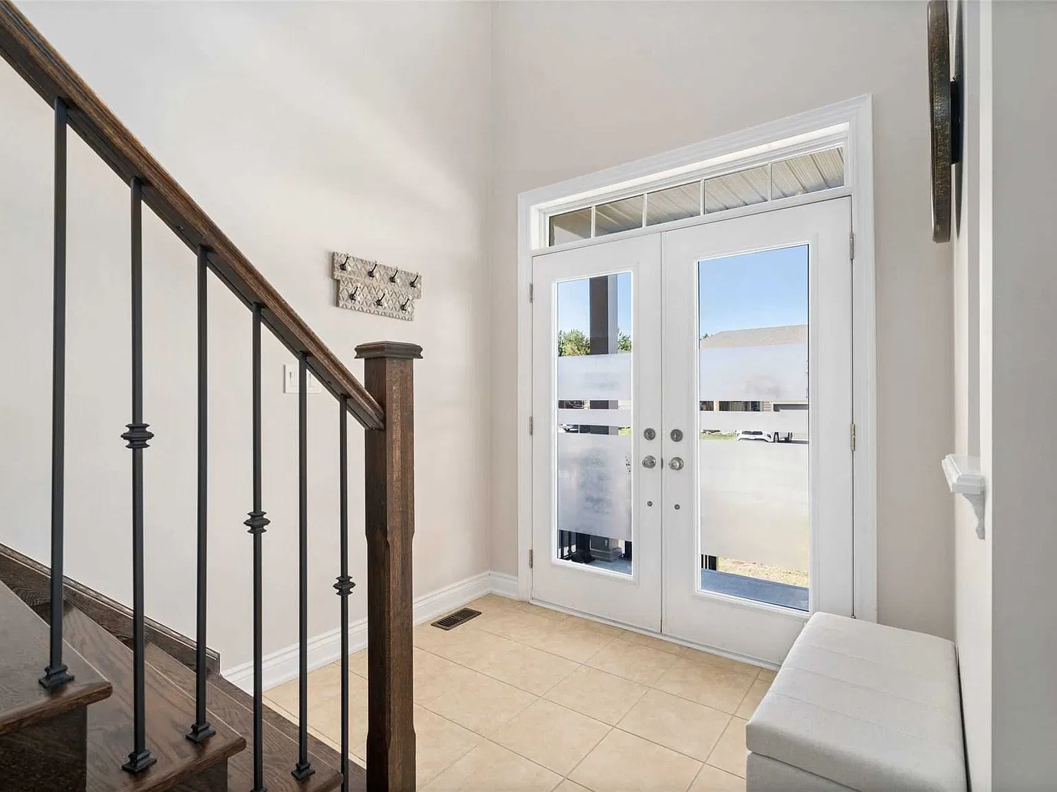 4 bed, 2380 sqft, $3,450 — Photo 3
