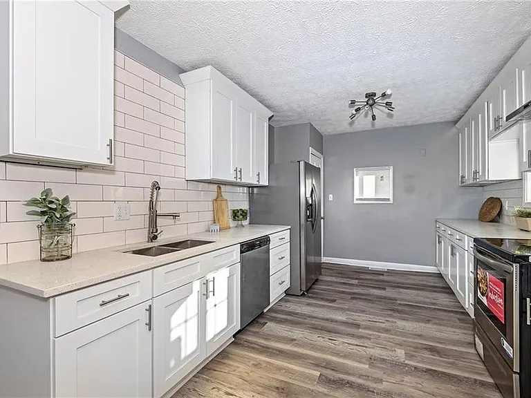 4347 Winthrop Ave — Photo 2