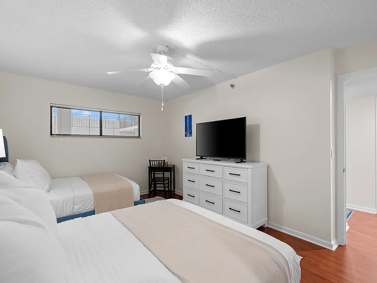 1104 Ben Franklin Dr #518 — Photo 14