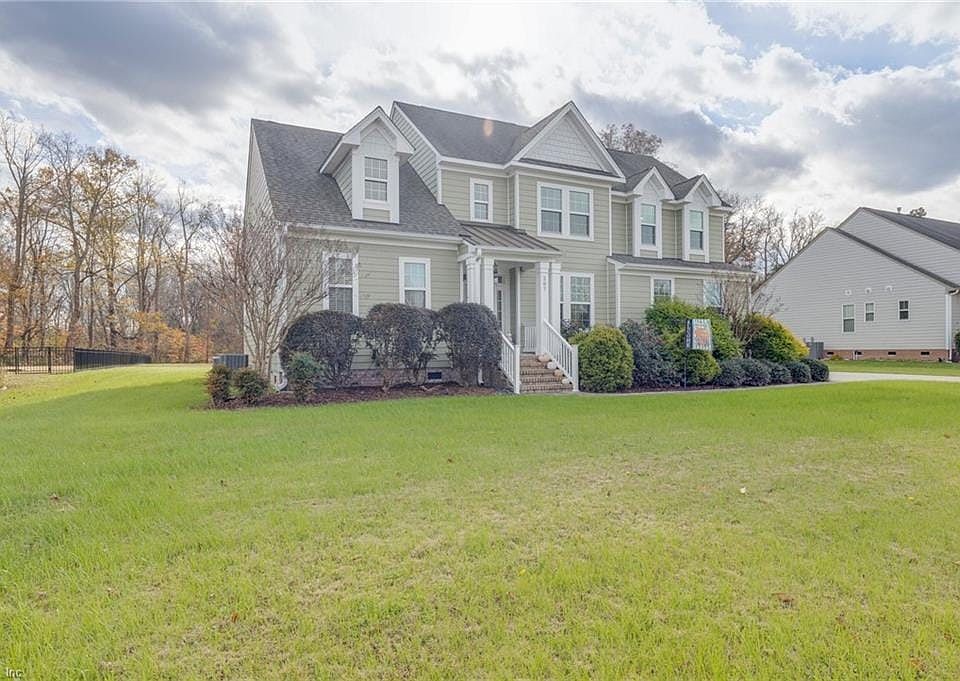 1st image of 207 Bridlewood Ln
