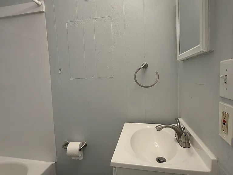 107 N Sanford St — Photo 10