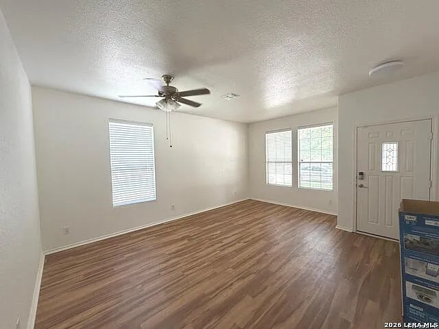 5 bed, 3.5 bath, 3030 sqft, $2,450 — Photo 4