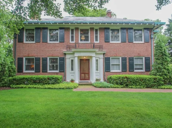 6030 N Lake Dr, Whitefish Bay, WI 53217