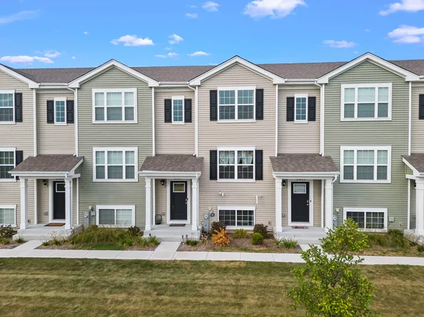 2487 Bella Dr, Pingree Grove, IL 60140