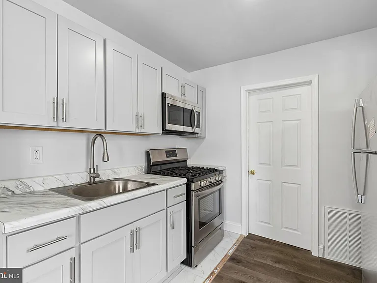 124 Lexington Ave #2 — Photo 4