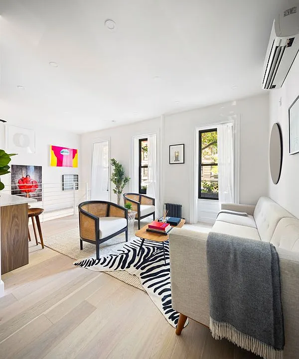 40 Stuyvesant St #2