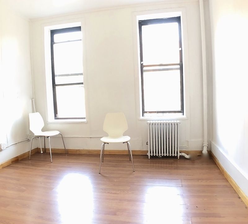 1st image of 35 Market St APT 3A