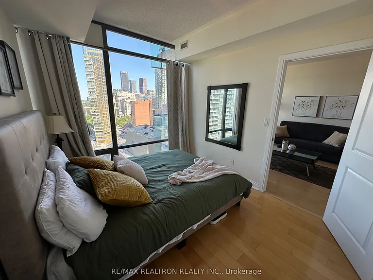 18 Yorkville Ave #1601 — Photo 21