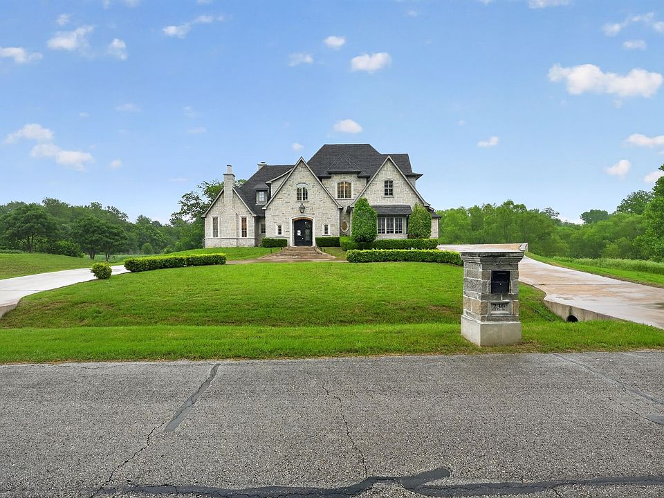 1st image of 230 Oak Tree Dr