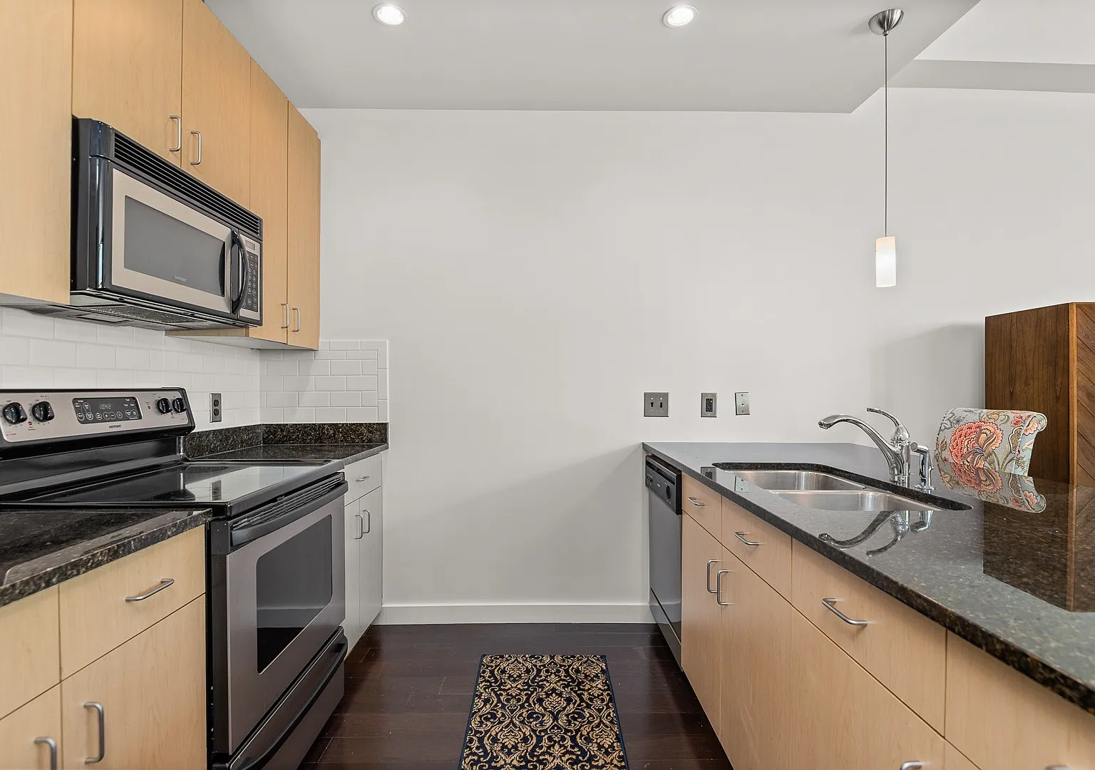 1 bed, 658 sqft, $2,500 — Photo 2