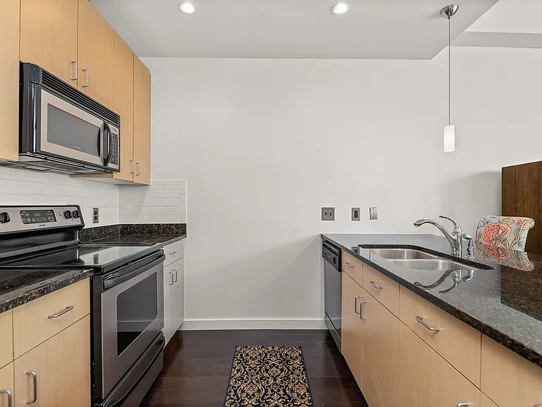 1920 Adelicia St #305 — Photo 2