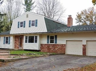 17 Saratoga Dr, Manalapan, NJ 07726