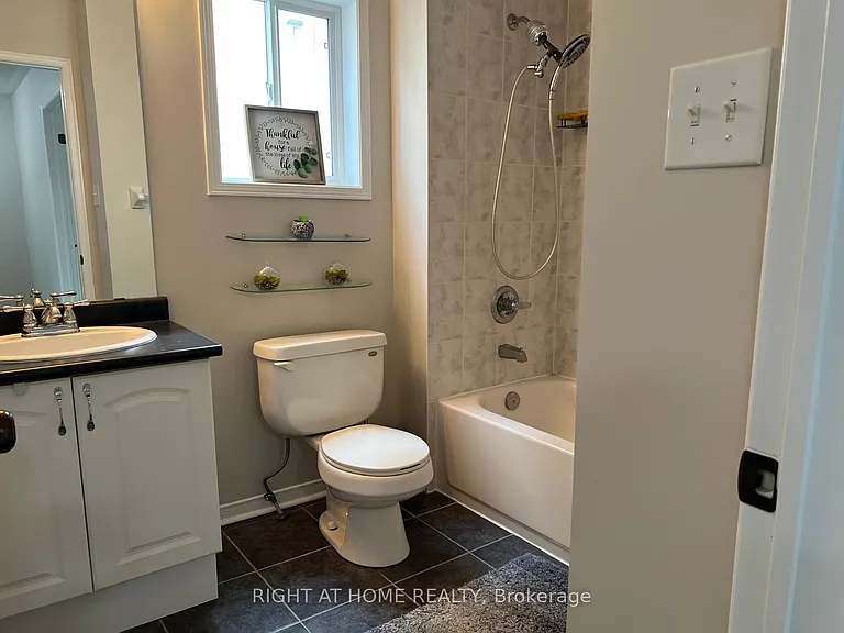 39 Golden Iris Cres — Photo 25