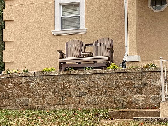 2nd image of 121 Glenwood