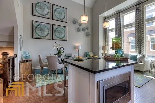136 Blakemore Dr SE — Photo 2