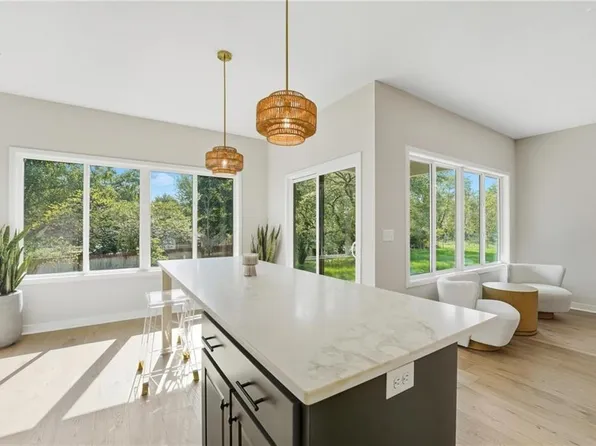 213 NW Orchard Ct, Lees Summit, MO 64063