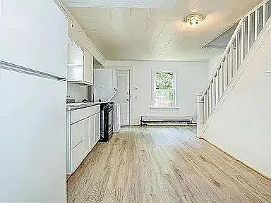 210 1st Ave — Photo 1