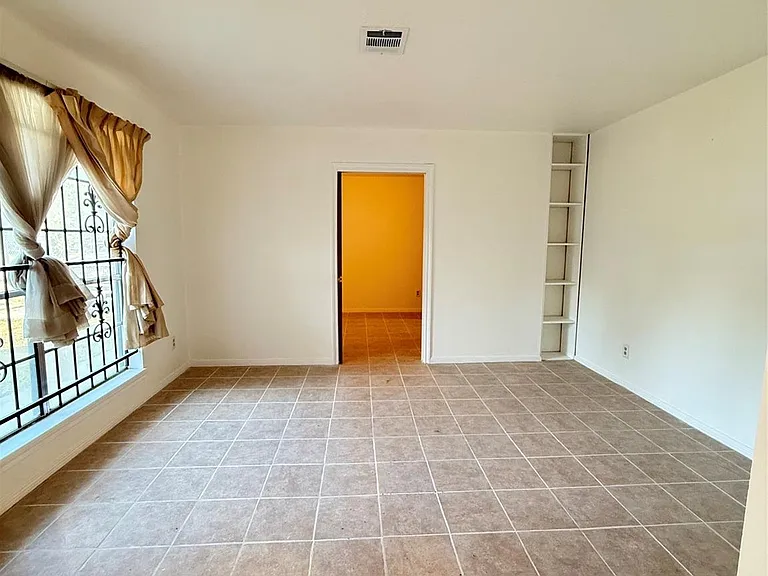 7325 Ley Rd — Photo 2