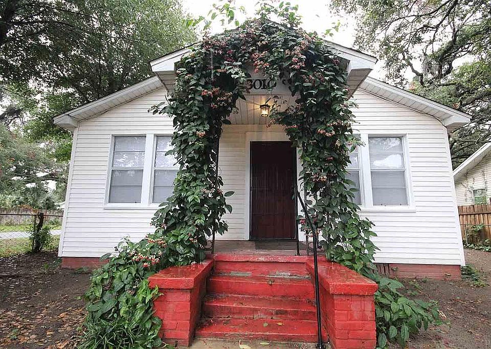 1st image of 3010 W Lee St