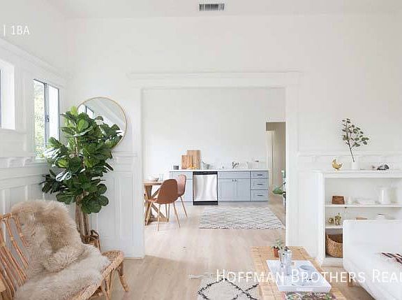 4th image of 402 1/2 N Avenue 54
