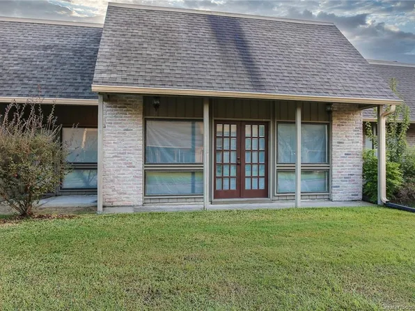 689 Lakewood Dr, Lake Charles, LA 70605