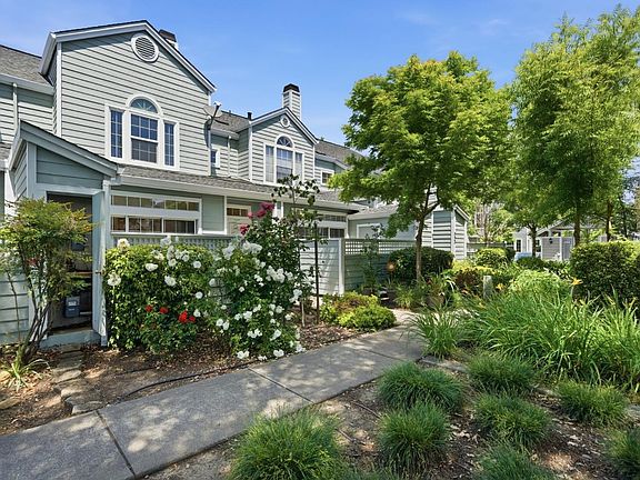 3rd image of 554 Torrey Pine Lane