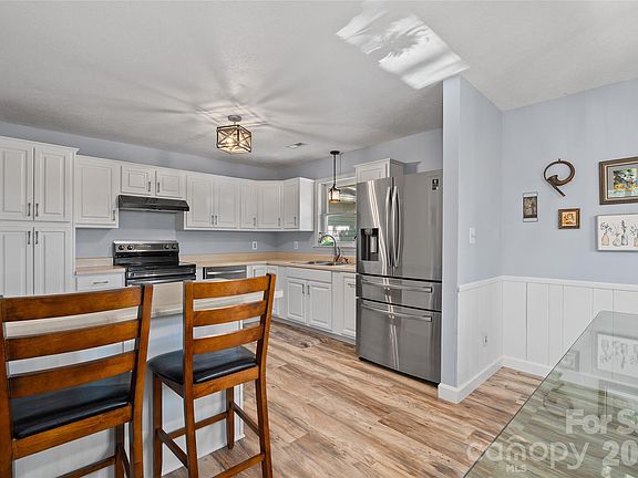 5th image of 84 Chisholm St