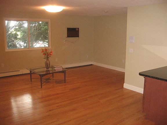 3rd image of 65 Woodlawn Ave APT 5
