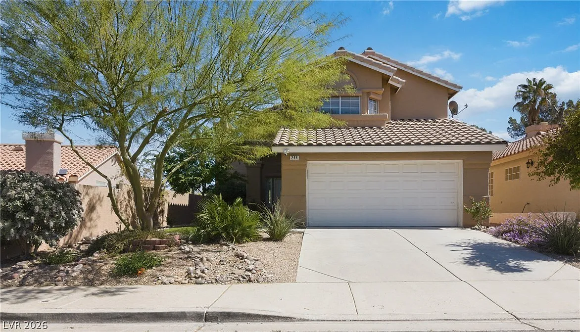 3 bed, 2.5 bath, 1562 sqft, $2,400 — Photo 1