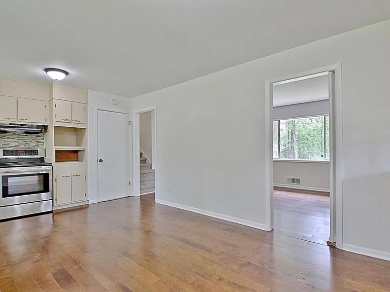 745 Anderson Dr — Photo 17