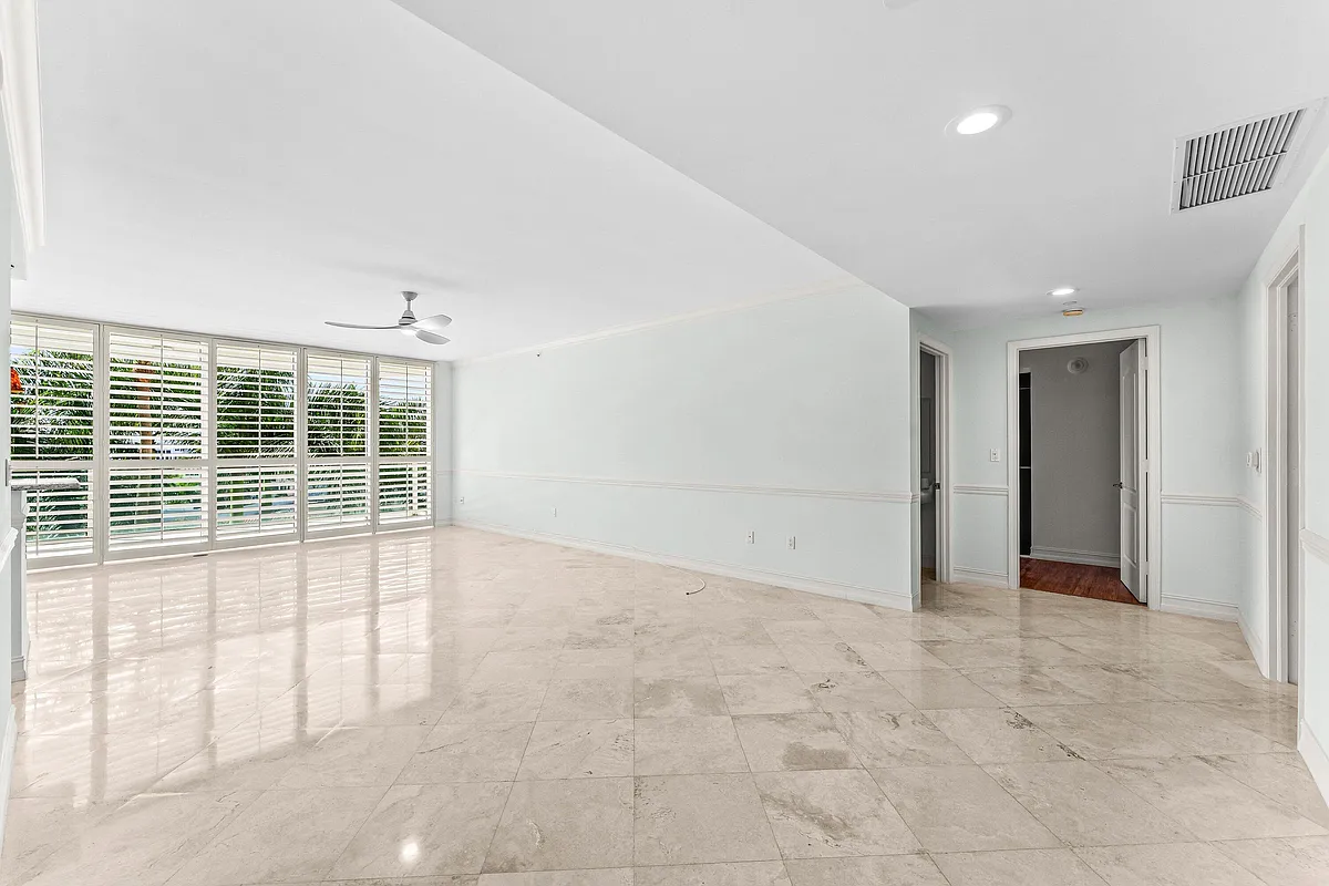 Building Photo - 550 SE Mizner Blvd #B501