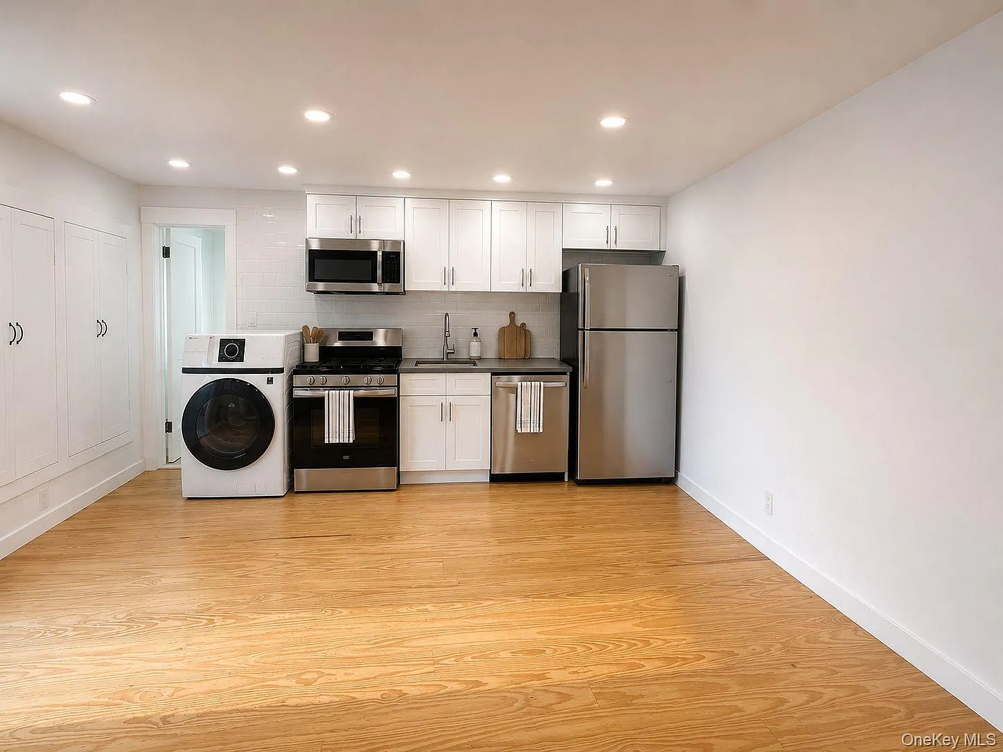 2 bed, 1.0 bath, 1100 sqft, $2,000 — Photo 2