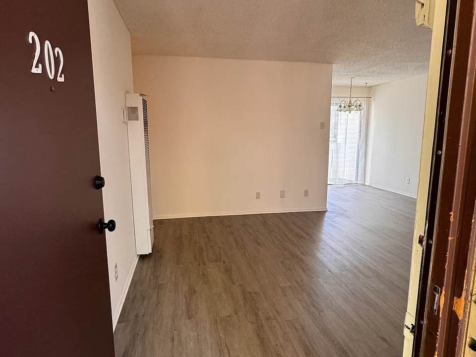 5075 Atlantic Ave #202