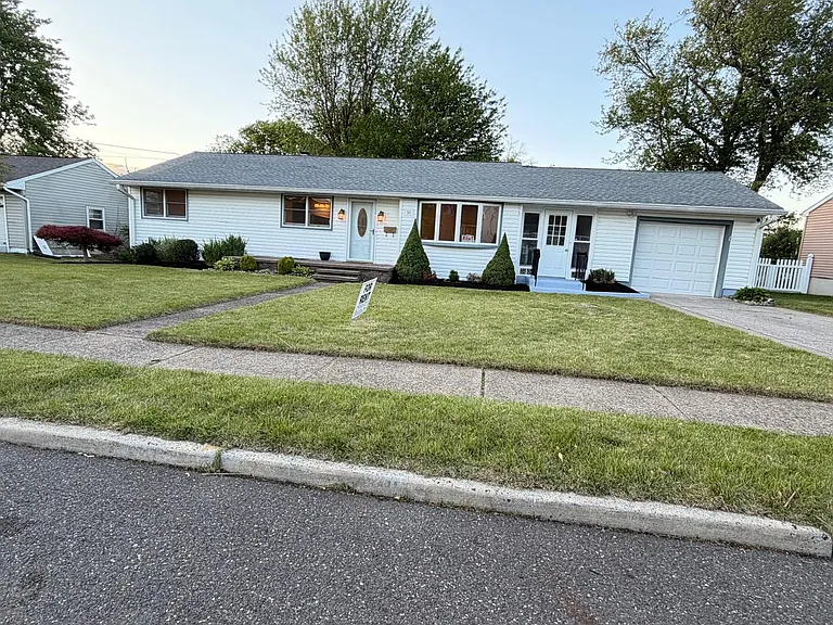 51 Macon Dr — Photo 2