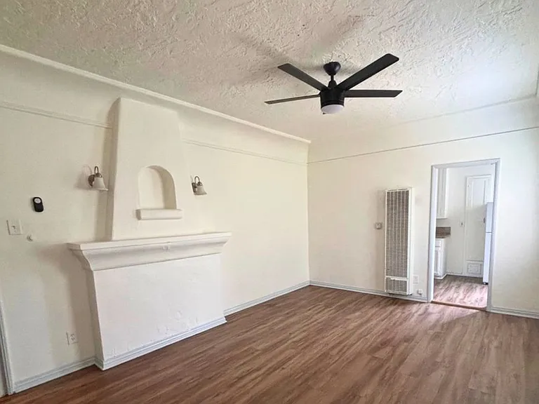1217 Cedar Ave — Photo 2