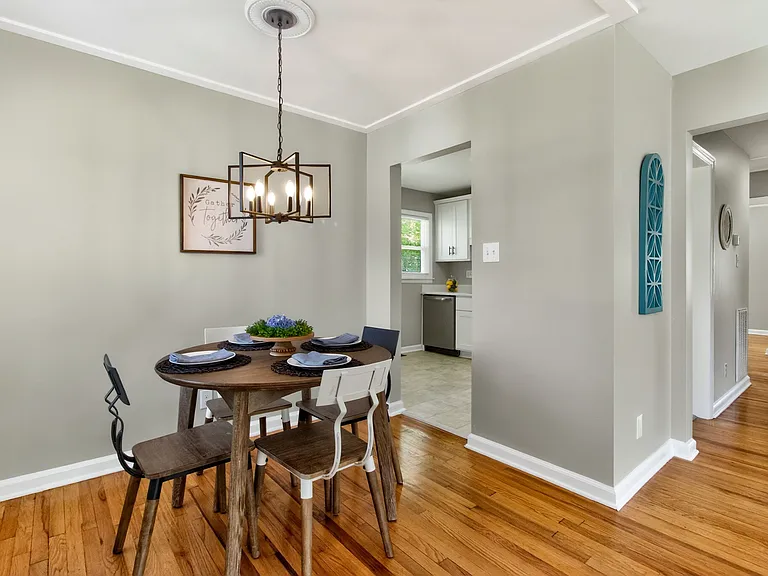 2331 Kennington Rd — Photo 4