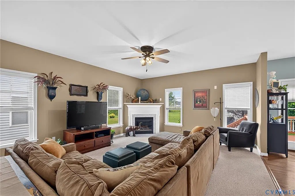 937 Gorham Ct — Photo 1